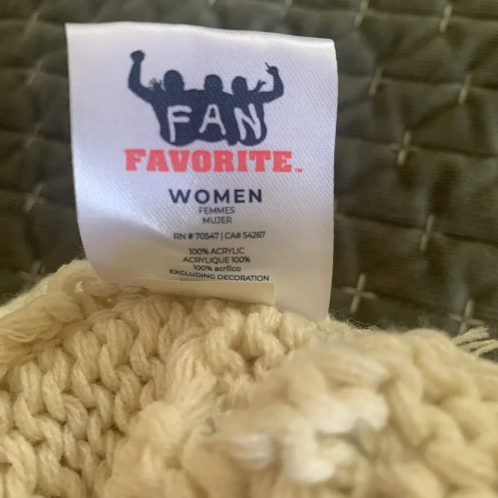 Michigan Wolverines Womens Hat Cable Knit Cap pom Stitched. Navy blue & Beige‎